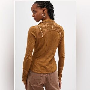 NWT Free People Rosebud Cuff Lace Jersey Slim Fit Blouse in Tobacco Size Small